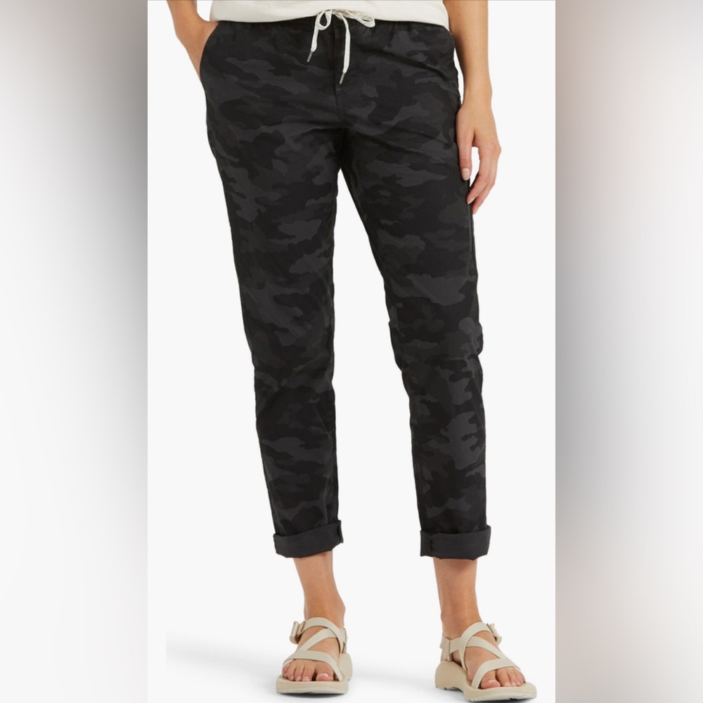 Vuori Women’s Ripstop Pants Black Camo Medium